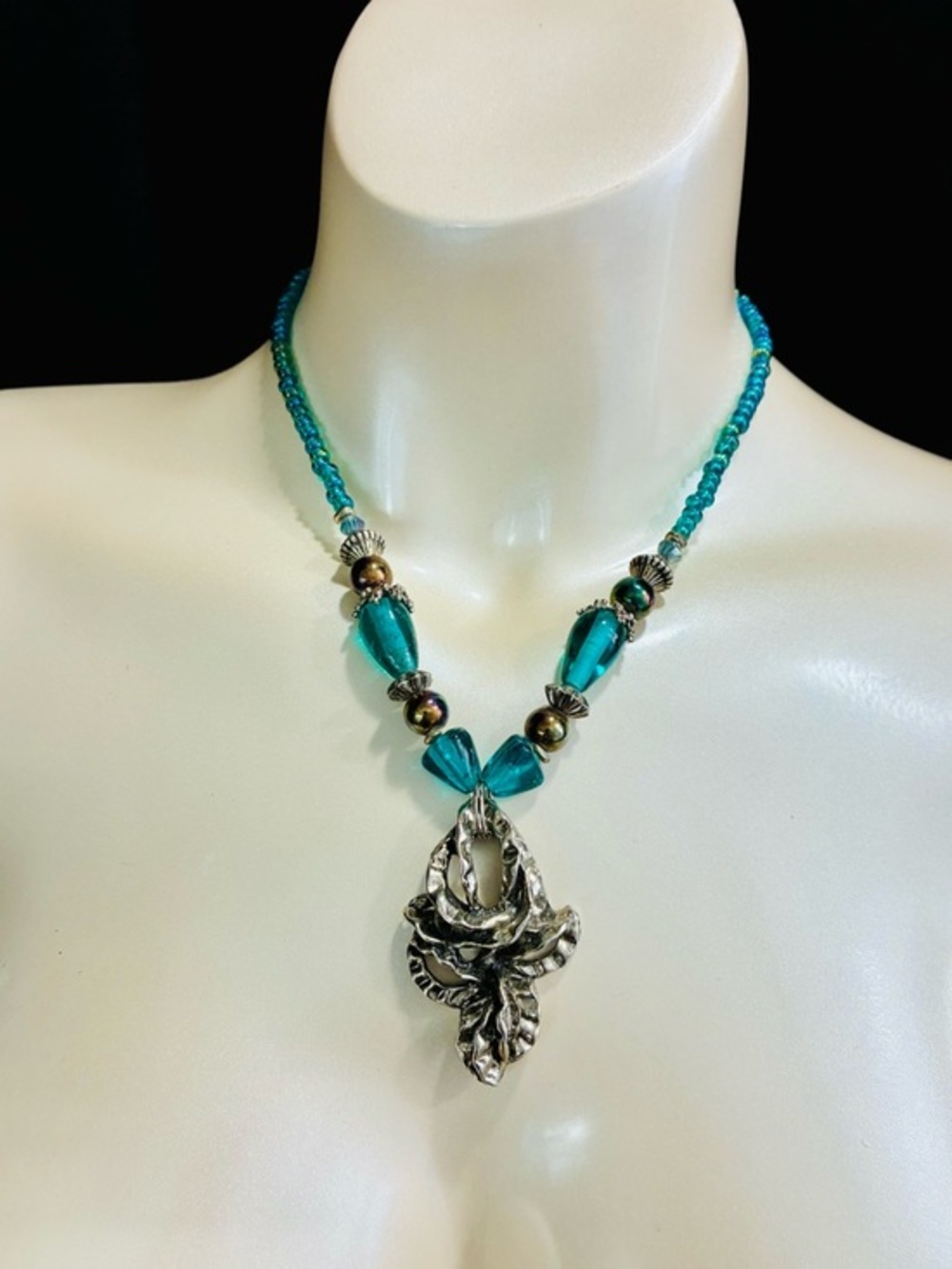 Teal Glass Bead Necklace with Silver Chunky Orchid Pendant Festival Chic EUC